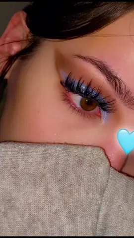 Love this makeup look🩵 @ColourPop Cosmetics @ArdellBeauty #makeup #colourpop #makeupinspo #makeuplooks #falselashes 