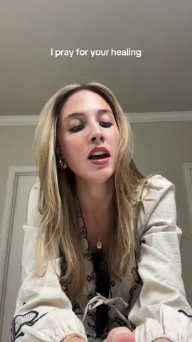 praying this over everyone listening 🤍 #prayer #injesusname #christian #christianmusic #singing @Katy Nichole 