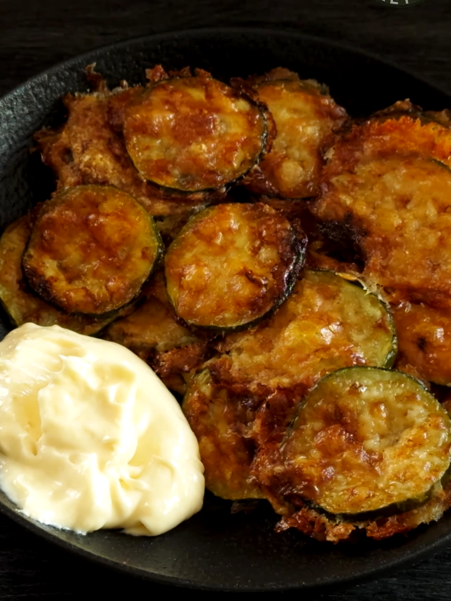 🥒 Chips de calabacín: el aperitivo keto que no engorda 💪 📖 Mi libro keto → link en biografía (19,75€) ¿Te animas a hacerla? Se ve increíble 🤤 #Keto #Cetosis #DietaCetogenica #Ketogenico #BajoEnCarbohidratos