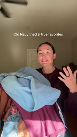 @Old Navy tried & true favorites in my closet 💕 all items are going to be 🔗 in my bi0 and everything is currently 50% off!  . . #oldnavy #oldnavystyle #oldnavyhaul #fallfashion #fallstyle 