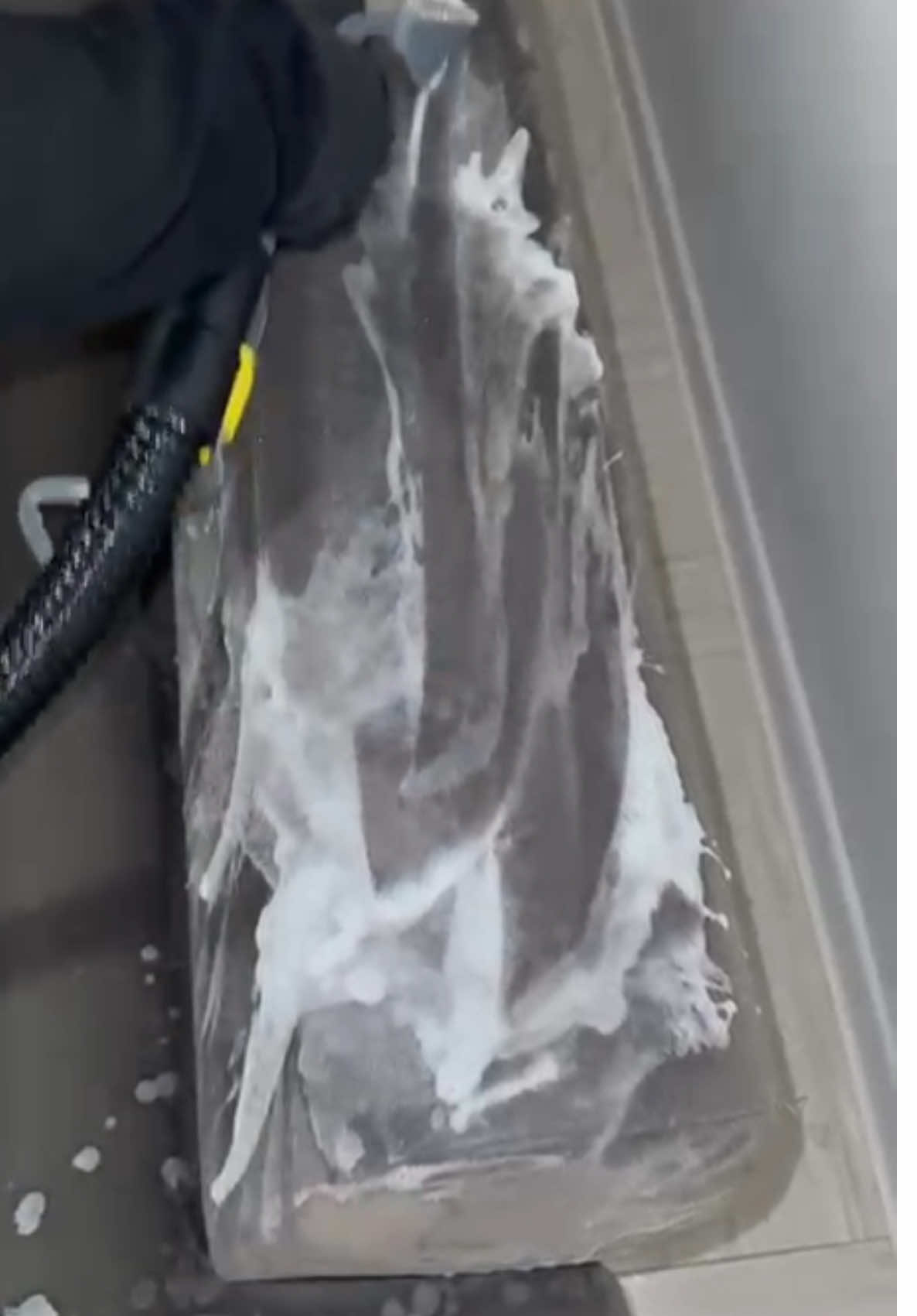 🧽 Power + Schaum = Tiefenreinigung pur! 💨 Echt. Gründlich. ProCleanX24. #ProCleanX24 #RealCleaning #Bottrop #BeforeAfter #SauberkeitMitSystem