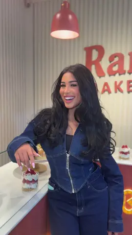 منزلين شي حصري حق المعرض يخص كولكشن رير !!! 😱😱🧁💖 @Bonito_kw #kauthariea  #كوثر_البلوشي 