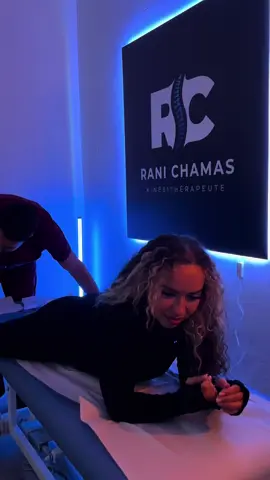 Aujourd’hui, je soulage le pied d’une go muscu pour lui redonner de la mobilité et de meilleures sensations. Mais la thérapie manuelle, ce n’est qu’un outil. Ce qui fait vraiment la différence sur le long terme, c’est le renforcement et la mobilité. C’est ça qui permet de stabiliser, de prévenir les douleurs et d’optimiser la performance. #kine #physio #santé #manipulation @sanbrunie 