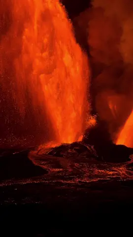 Once in a lifetime experience. Insaneeeeeee. #hawaiitiktok #hawaii #kilueaaeruption #volcano 