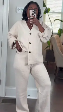 The KatchMe striped co ord set is the perfect blend of comfort and style. The slouchy square neck crop top and low rise wide leg trousers create that relaxed, minimalist look that always feels elevated. If you love two piece outfits that make getting dressed feel effortless, this one delivers every time.