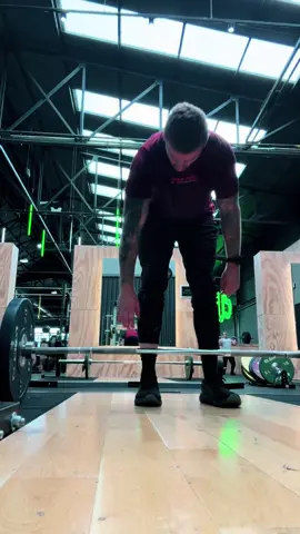 Simple back training session! 3x8-12 reps with good control instead of all this ego lifting you see so often. Then an evening run which I may not record. #Fitness #strengthtraining #backday #MentalHealth #GymLife 