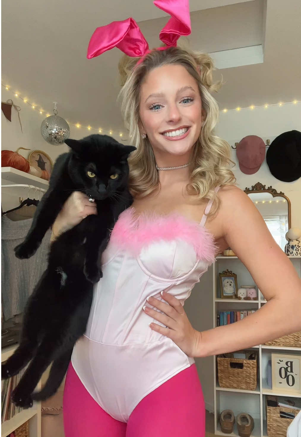 Willow and I are both Gemini vegetarians 🐈‍⬛💖#ellewoods #ellewoodscostume #halloween #halloweencostumes #halloweenlook 
