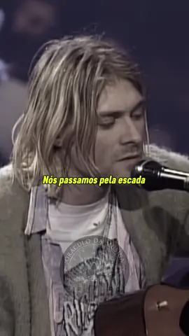 🎸 “The Man Who Sold the World” – Nirvana (cover de David Bowie) Originalmente lançada em 1970 por David Bowie, a canção ganhou nova vida em 1993 com a versão acústica do Nirvana no lendário MTV Unplugged in New York. #Nirvana #TheManWhoSoldTheWorld #DavidBowie #MTVUnplugged