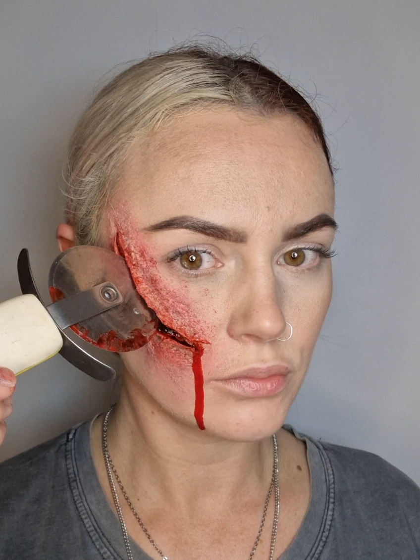 tomorrow's lewk 🍕  the pubes on top of my head please  #31daysofhalloween #31daysofhalloweenmakeup  #goremakeup #sfxmakeup #halloweenmakeup 