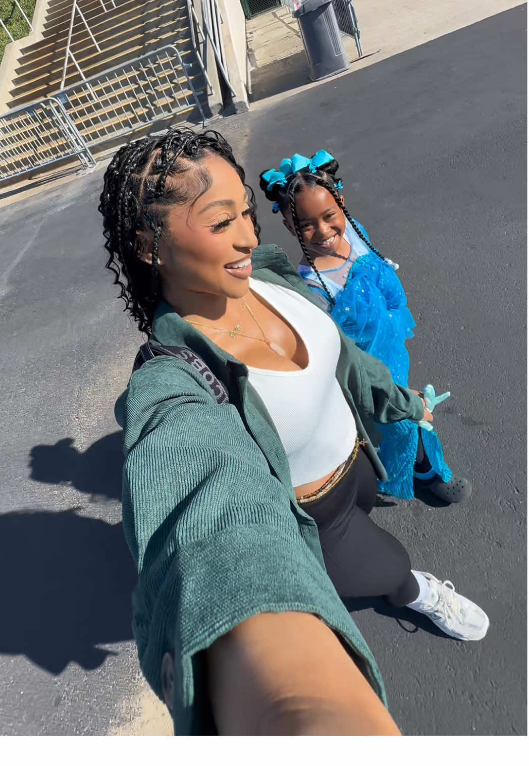 Mommy first ALWAYS , the baddest MUA immediately after 😎🔥 #bayareamua #momofgirls #mommyanddaughtergoals #fyp #disneyonice @Disney On Ice 