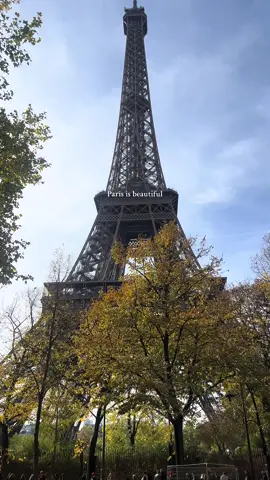 She is beautiful. She is Paris. She is THAT girl! 👸🏻🇫🇷🥐 #paris #parisinoctober #travel #eiffeltower #fyp 