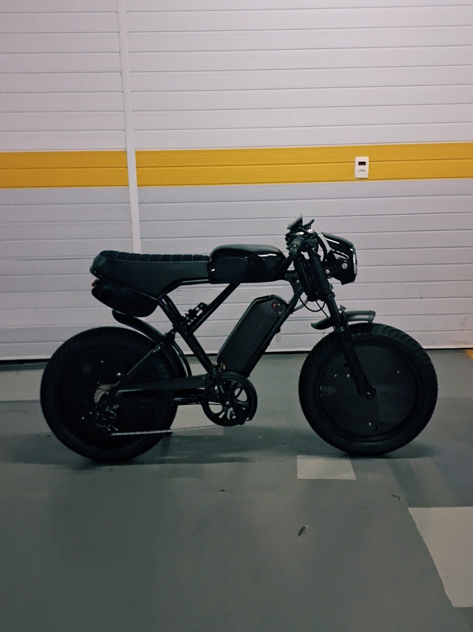 Taste The style Pensadas no futuro, para você aproveitar no presente. Sua próxima aventura pode começar hoje com uma Blackout. Acesse o nosso site no link da bio e garanta a sua. Ride the future. Taste the style. . . . . #eletricbike #rideelectric #customebikes #ebikes #ebikestyle 