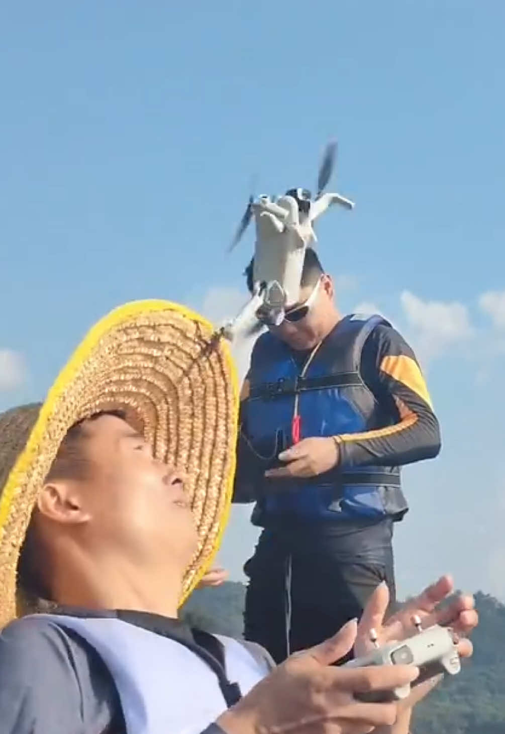 I wanted to film a takeoff, but ended up filming a crash. This year, my friends sank a lot of gear while we were out in the water. If you use me for the first flight, I'm sure it'll sink. #Drone #fpv #Inspire3 #درون #Matrice400 