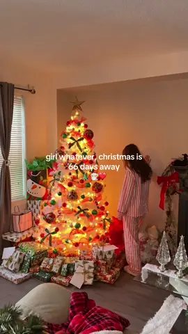 me planning my halloween party while thinking about christmas gifts, my brain need helps #christmas #xmasvibes #christmastiktok #holidayseason #wintervibes 