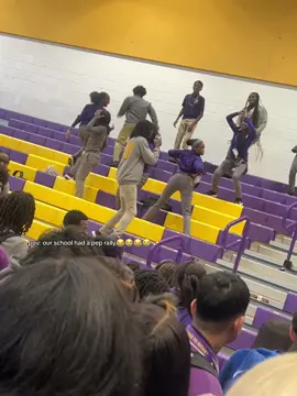 girl them new freshman’s rollinggggggg omgg😭😂😂😂😂😭😂😂✌🏽✌🏽✌🏽 #foryou #fyp #ednakarr #blowthisup 