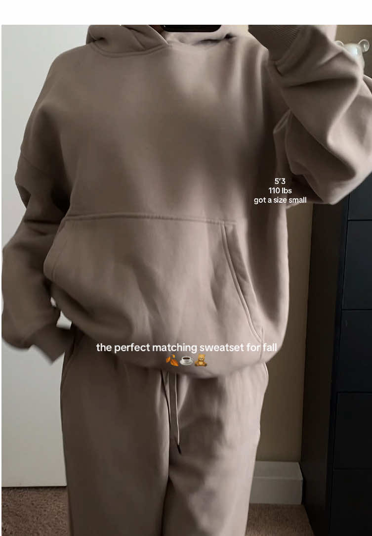 the thickest AND comfiest sweatset for fall🍂☕️🧸  #sweatset #fallfashion #glowmode #tiktokmademebuyit #tiktokshopblackfriday  