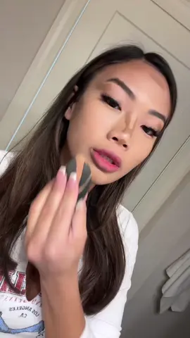 Wait nostalgia i love her @Too Faced 