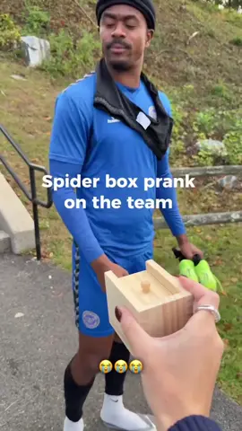 This prank 🤣 (via westchestersc/IG) #prank #halloween #scare #espnsocial 