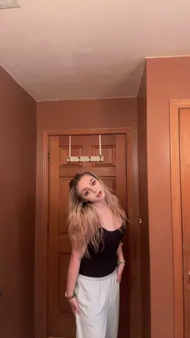 #trendingdance #tiktokdance #easydances #1persondance #newdances