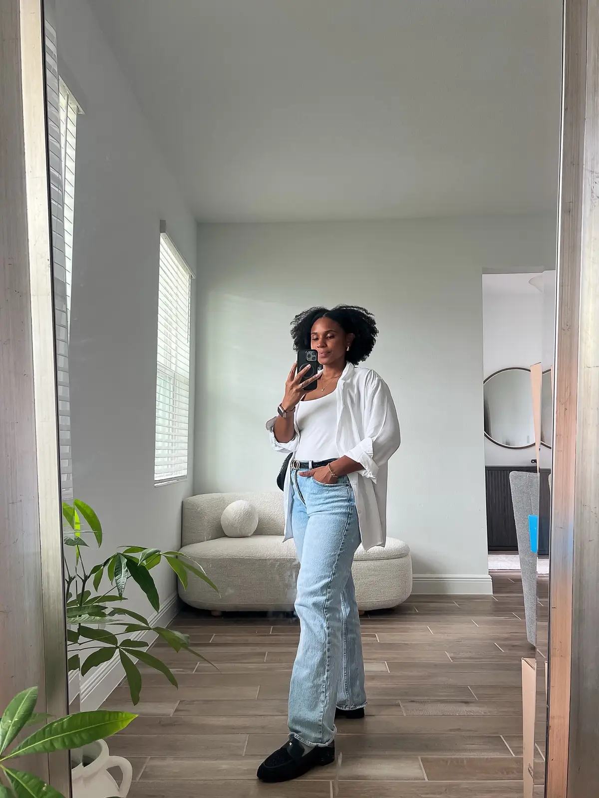Button down @NovaMEN  White bodysuit @oldnavy  Jeans @Old Navy  Shoes @Birdies  Purse @Bostanten  #OOTD #OutfitOfTheDay #momstyle #ClassicLook #StyleInspo      