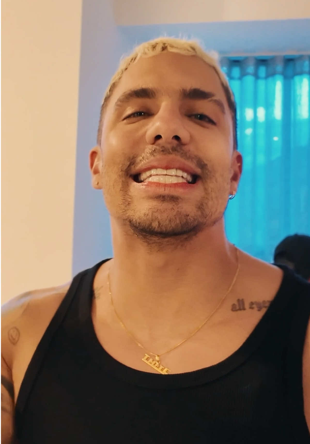 Ya quedamos listos pa no pasar desapercibidos 🥷 estas fragancias de AXE son un lujo y se siente por donde uno camine ¿A qué creen que huele?   #publicidad #HueleDeLujo #AXE 