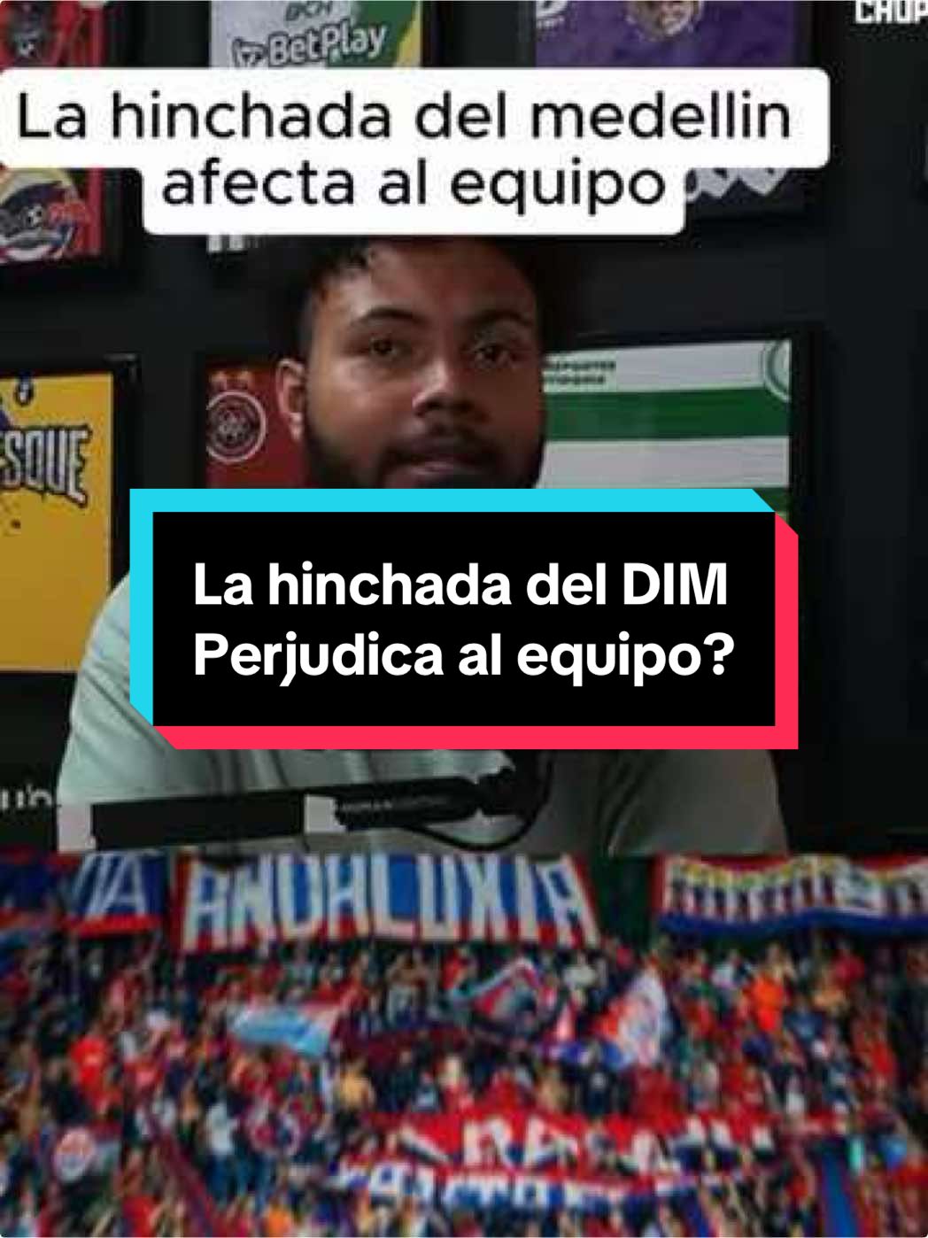 ¿La hinchada del DIM está metiendo presión negativa en las finales? 🤔🔥 Algunos dicen que empuja, otros que bloquea al equipo. Debate picante en la mesa 🎙️ 📺 En vivo lunes 6:00 PM @los_pirateos @jotade.online @lajotaderapodcast @elmate.21  #dim #independientemedellin #rexixtenxianorte #fpc ##futbolcolombiano