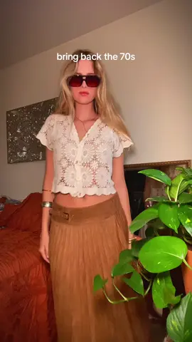Ignore the fact the skirt is sideways #70sfashion #70sinspo #timelessfashion #suede #maxiskirt 