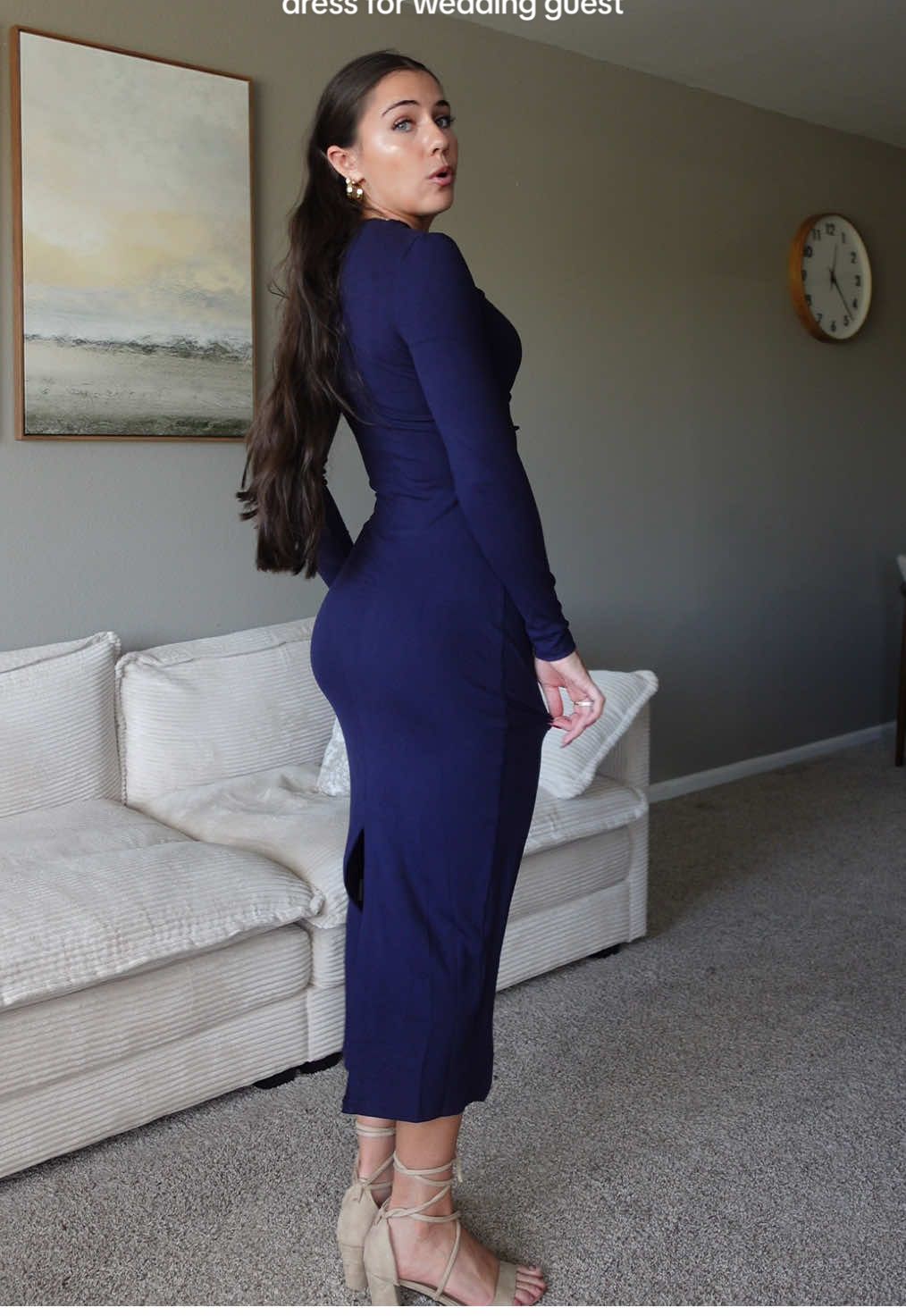 The ruching on this dress makes it so a flattering!! This is such a great dress for fall and winter! I think it would be a great wedding guest or date night type of dress!  #maxidress #bodycondress #falldresses #weddingguestdress #cocktaildresses 