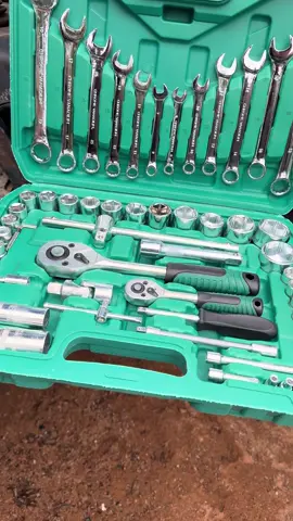 Olha só essa caixa de ferramentas com 61 peças 
