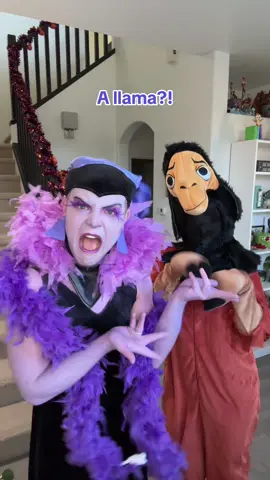 Why was he holding a llama?! #disney #yzma #emperorsnewgroove #cosplay