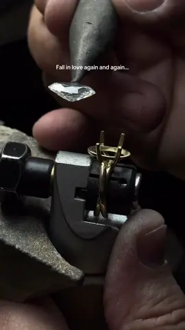 A custom moval engagement ring we had the honour of crafting 🥹 Watch as we bring this breathtaking piece to life ✨ #labdiamond #moval #engagementring 