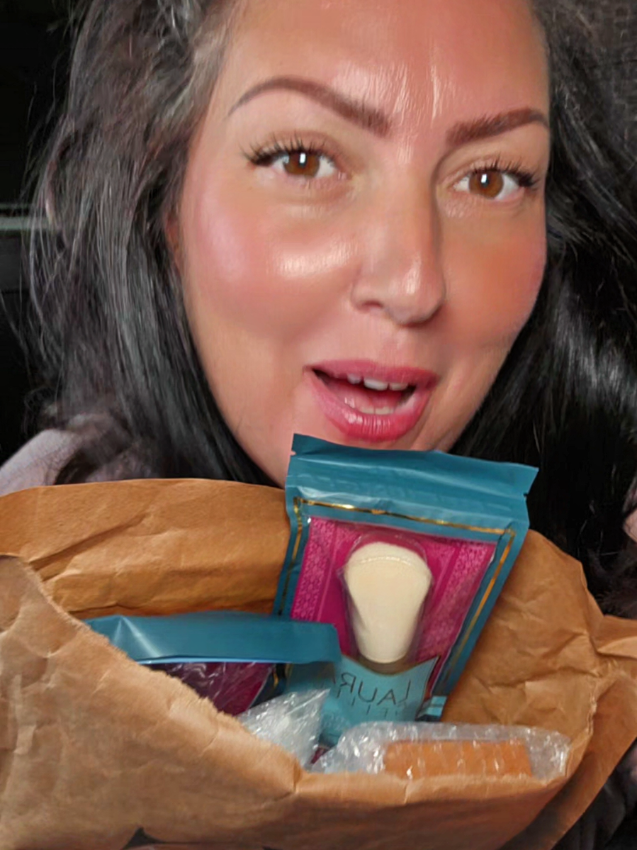 The amount of makeup you get for that price no idea how Laura Geller does it  #laurageller #makeupset #giftforher #tiktokshopblackfriday  ##tiktokshopcybermonday 