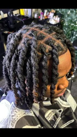 Mr. Keep it Fresh lol! He’s off to college but every time he’s in town I know for a fact he’stopping by. #locs #retwist #retwistandstyle #twostrandtwist #menlocs 