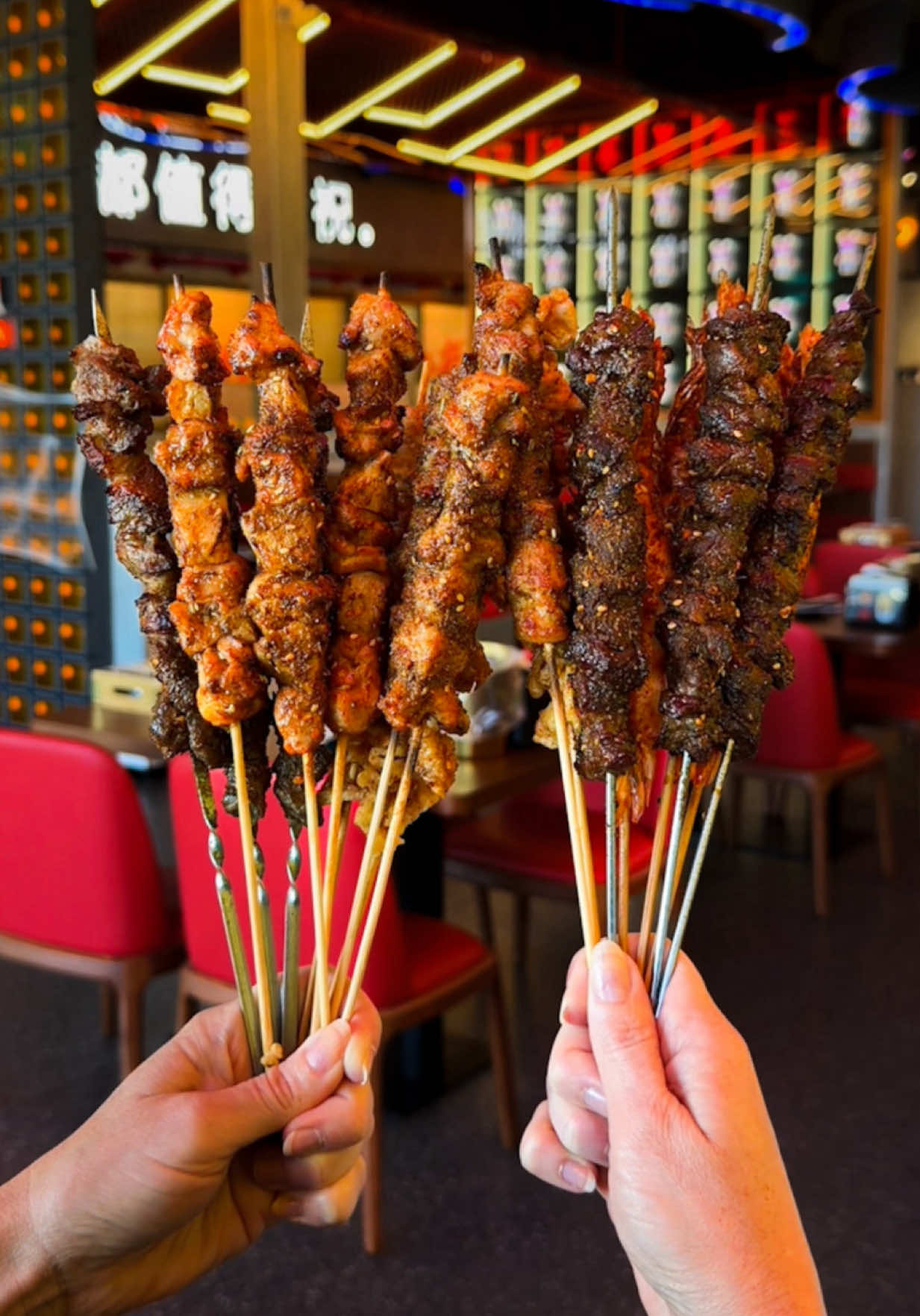 ✨✨✨ FRIENDSHIP BBQ ✨✨✨ NYC’s beloved Chinese BBQ spot has landed in Duluth! 🔥 @friendshipbbqatl2255 opened just a few months ago, serving up perfectly grilled skewers of meat and seafood, alongside flavorful dishes like bone marrow, fried rice, and milk and fruit teas. Expect smoky charcoal perfection, endless skewer variety, and that addictive cumin kick that keeps you coming back for more. We loved the appetizers too, from the refreshing Spicy Cucumber Salad and Garlicky Sautéed Pea Shoots to a mix of grilled lamb, chicken, beef, and shrimp skewers. The highlight? The Grilled Beef Bone Marrow, packed with flavor and easily the best I’ve ever had! • • *hosted #friendshipbbq #chinesebbq #chineseskewers #asianskewers #cuminlamb 
