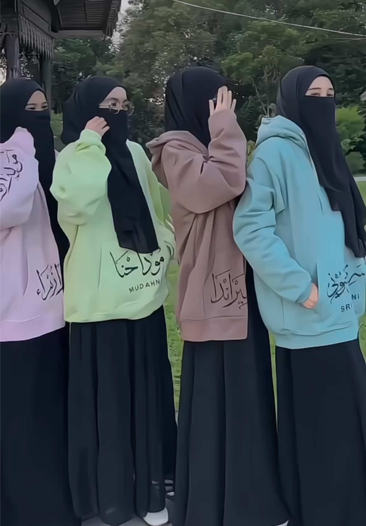 Udah punya hoodie nya ?