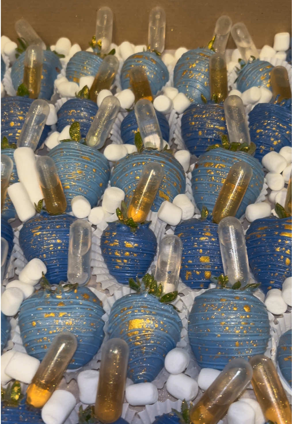 In love with this blue 💙🩵 #infusedstrawberries #caramelpretzels #atltreatmaker #atltreats 