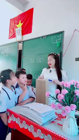 Món quà ý nghĩa nhân ngày Phụ nữ Việt Nam (mừng sn cô bước vào tuổi 51)Đèn soạn bài #banhkemsinhnhat #mungsinhnhatcogiaotocdai #denbanhoc @CÔ GIÁO TÓC DÀI THIỆN NGUYỆN  @CÔ GIÁO TÓC DÀI  @CÔ GIÁO TÓC DÀI  @CÔ GIÁO TÓC DÀI 