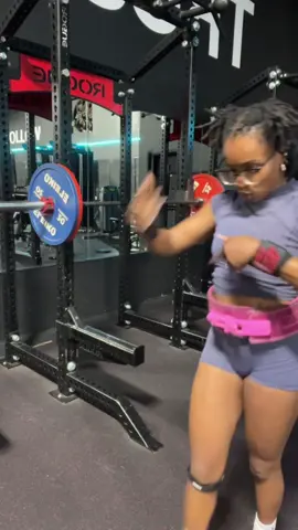 😝😝😝😝 tempo squats at RPE 7 😌