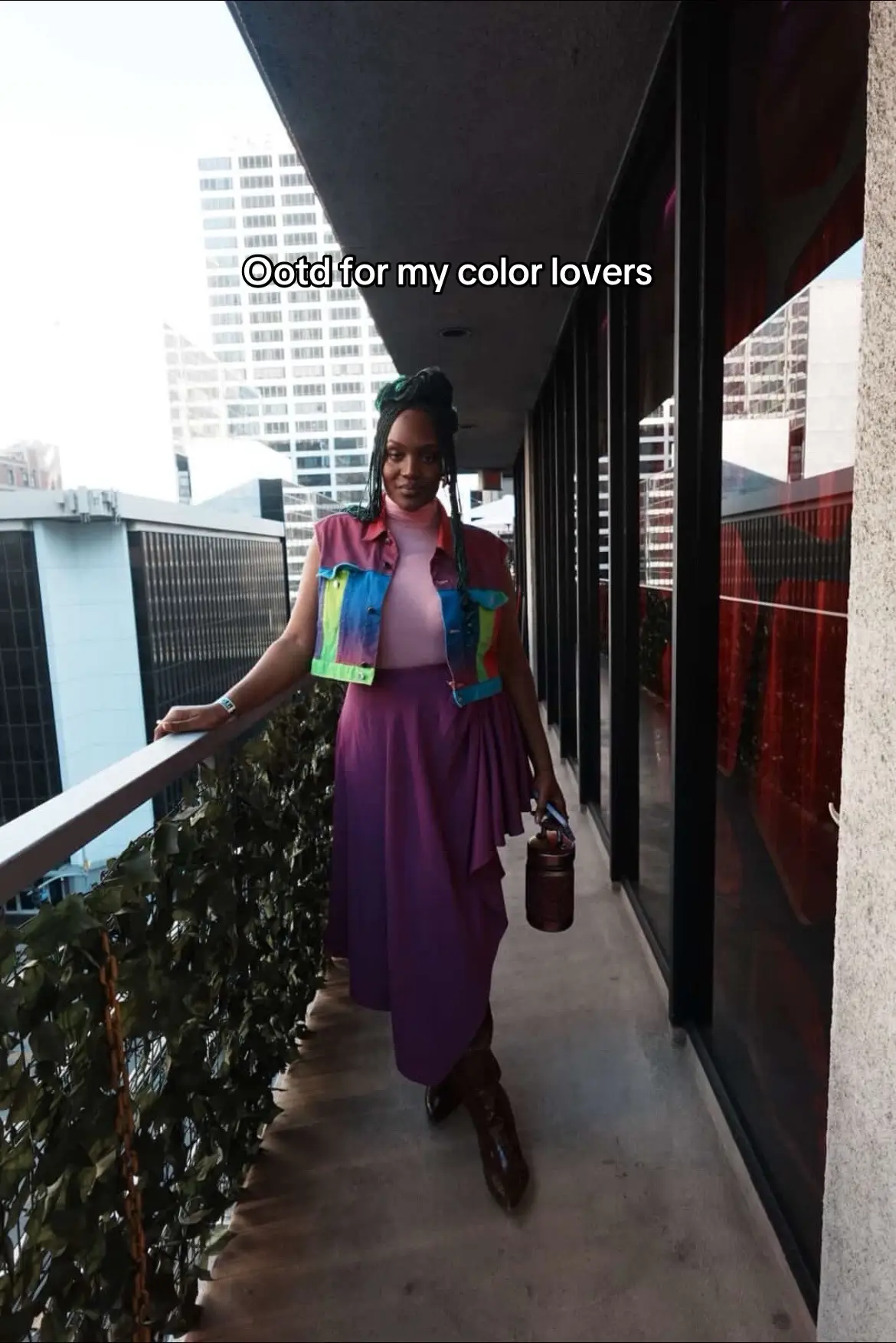 If you love colorful outfits, save this for your next ootd! #womensfashion #fallfashion #blackdesigner 