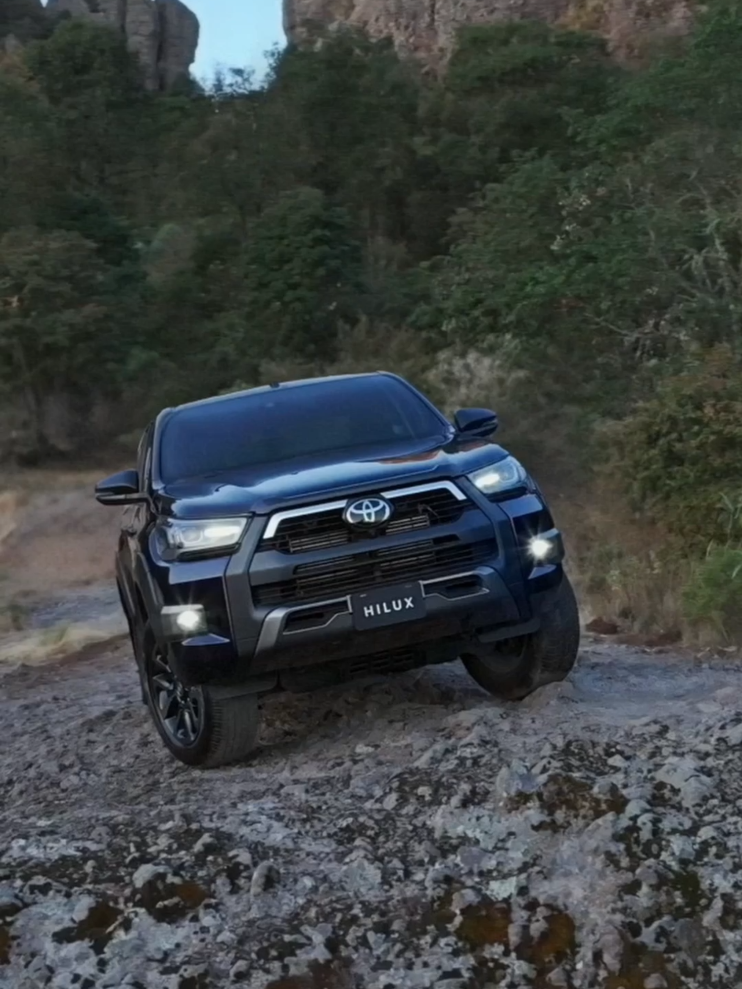 Encuentra tu nueva Hilux en nuestro link in bio.