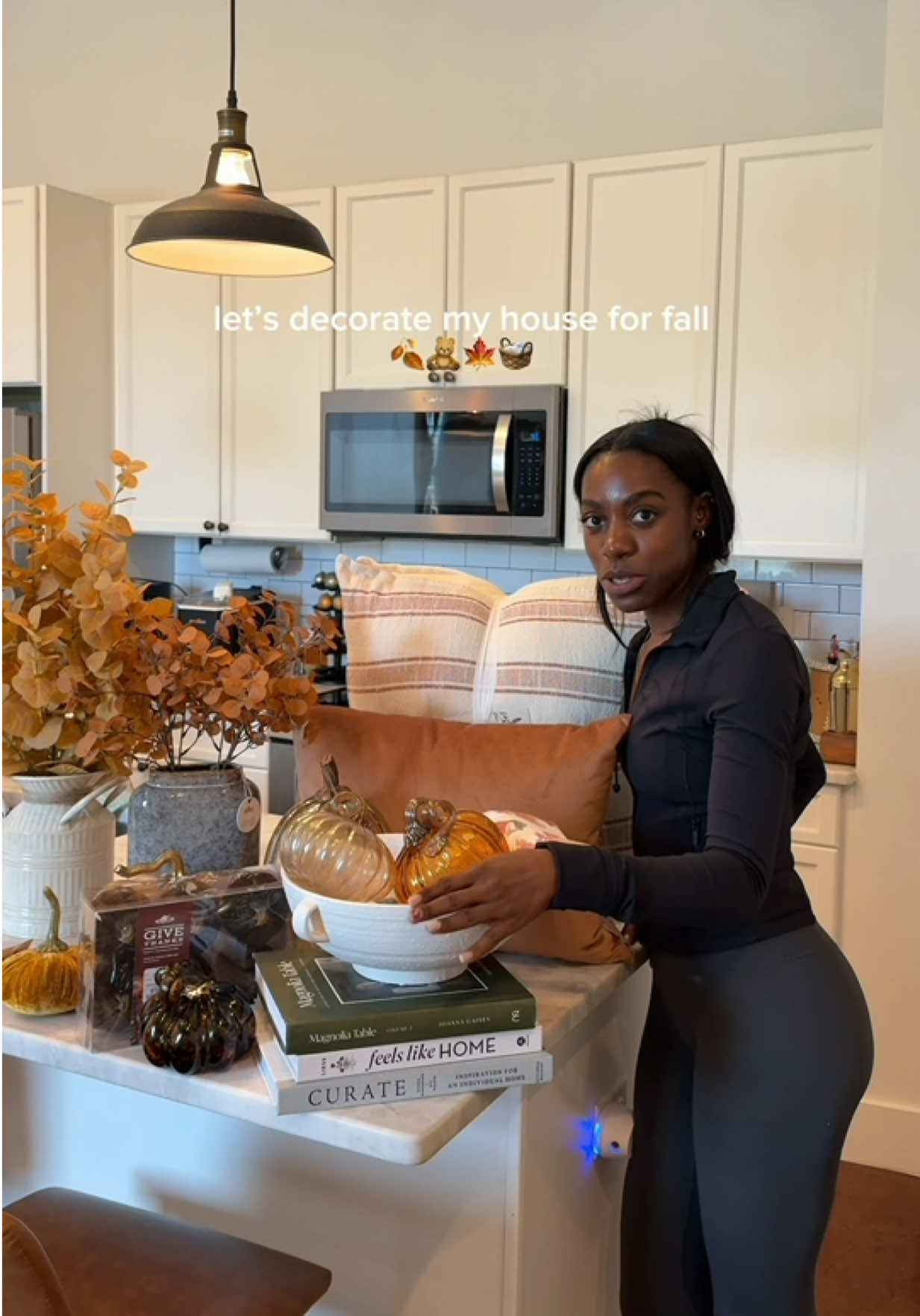I realized that I never shared me decorating my house for fall!! & it’s the perfect time bc the mornings in FL are finally cooling down & it’s feels so good here 🫶🏾 everything from @HomeGoods of course & cleaning with @method products #decorate #decoratewithme #falldecor #falldecorating #homegoods 