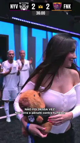Não foi dessa vez para @Nyvi Estephan...   #KLClip