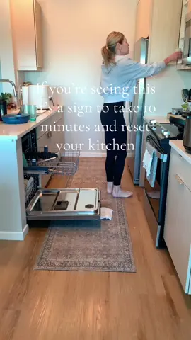 Quick kitchen reset! Sometimes you just need 10 minutes!#CapCut #KitchenHacks #kitchenorganization 