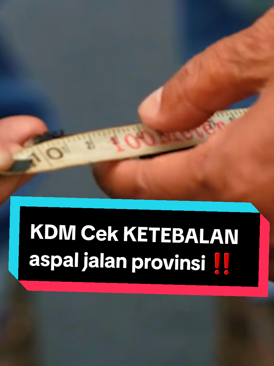 kang dedi mulyadi mengecek tebal aspal yang baru di bangun pada jalan provinsi jawa barat. sc. : dedimulyadiofficial tiktok #dedimulyadi #kangdedimulyadi #aspal #jalan #provinsi 