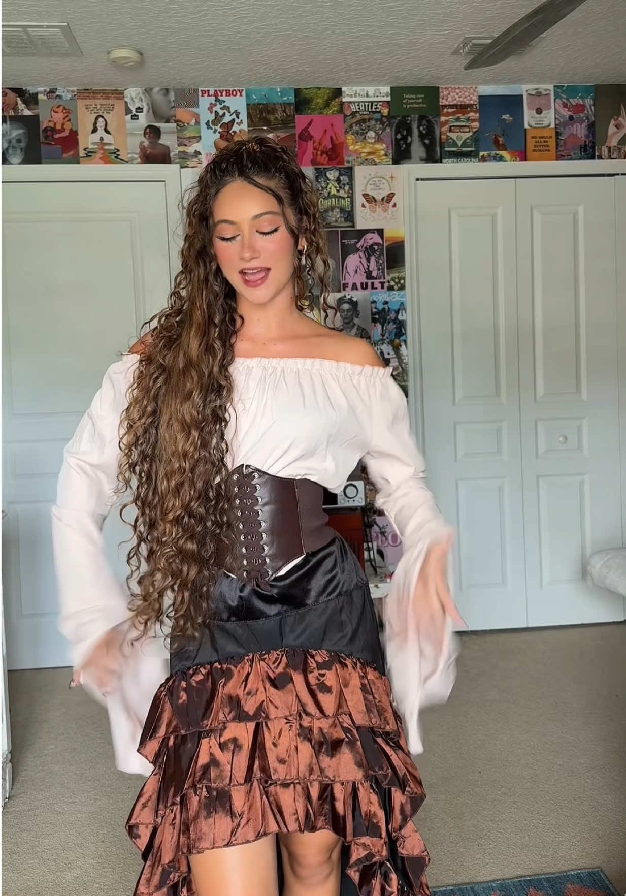 Day 5🏴‍☠️🦜❤️…#curlyhair #halloween #halloweencostume #pirate #halloweenlook  