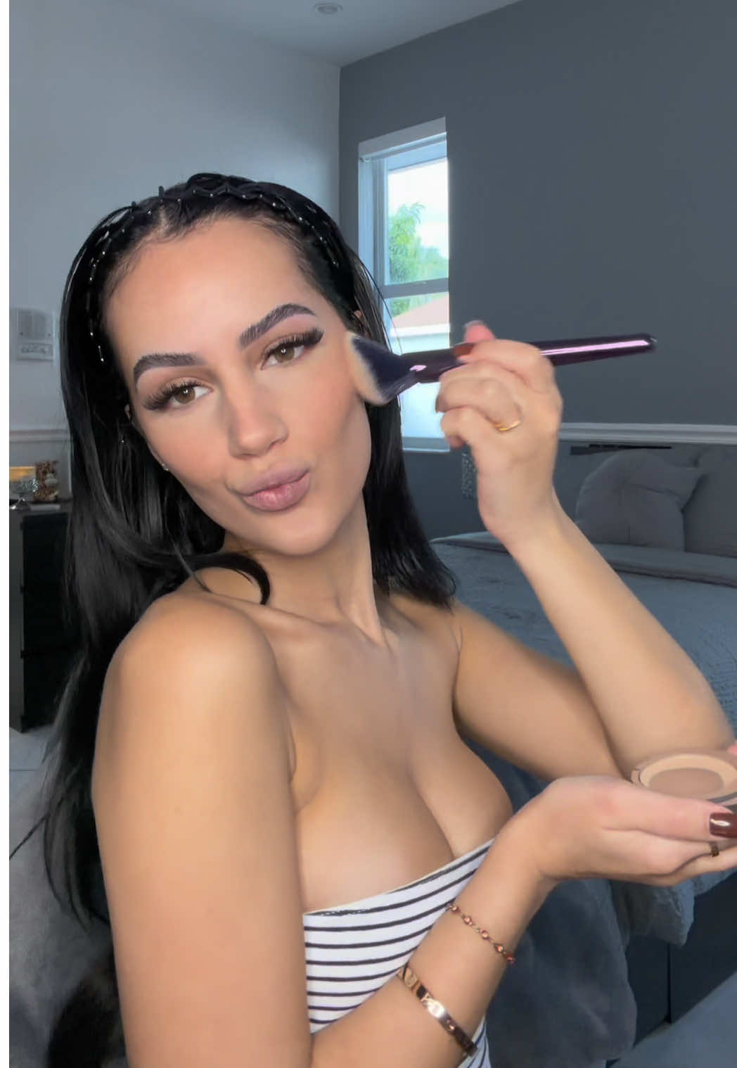 Lowkey obsessed with how flawless @Anisa Beauty Brushes applies my makeup 😍#anisabeauty #makeupbrushes 