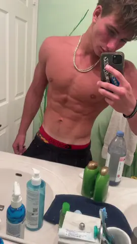 Post surf sunburn #physique #leanislaw #GymTok #gym #bp 