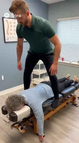 i don’t think she’s gonna come back 😳 #chiropractor #chiro #soraai #neckhurts #sora 