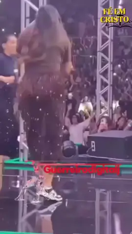 Vivemos em uma geração sem temor, sem reverência, e sem respeito pelo sagrado. Muitos transformaram o altar em palco e o culto em espetáculo. Querem o oba-oba, mas rejeitam a santidade. São mimados espiritualmente, incapazes de suportar correção, e buscam aplausos em vez da presença de Deus. A Palavra diz: “O temor do Senhor é o princípio da sabedoria” (Provérbios 9:10). Sem temor, não há sabedoria — só engano. Deus não divide Sua glória com o homem, e o fogo estranho da irreverência será cobrado diante d’Ele.