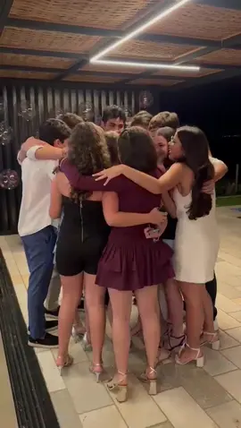 Vocês são as pessoas mais especiais da minha vida, nunca imaginaria que uma “simples” mudança de escola me levaria a encontrar amigos tão especiais como vocês. Faltaram alguns amigos, mas o amor que sinto por eles prevalece no meu coração. Cada um tem um espaço muito especial dentro do meu coração, sem vocês a minha vida não seria a mesma. Sou eternamente grata à Deus por ter me colocado no caminho que me levou até vocês. Que a nossa amizade dure para sempre. Amo todos vocês infinitamente, meus eternos melhores amigos ♥️ @Miguel Martins @valenn @isa @melissa @emilly🤍 @caroll @mateusboechatt @heitor @omote 🤣 @CHINA @daniel.crdz.m  #fy #fyp #15 #amigos 